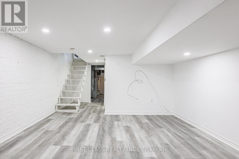 53 ALDRIDGE AVENUE, Toronto (Woodbine Corridor), Ontario, M4C3W3