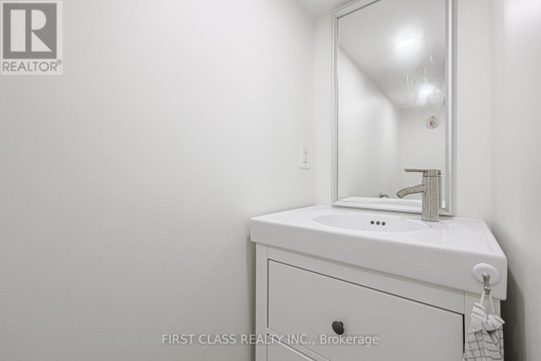 53 ALDRIDGE AVENUE, Toronto (Woodbine Corridor), Ontario, M4C3W3