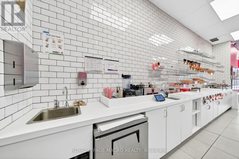 D9 - 380 DUNDAS STREET E, Oakville (WC Wedgewood Creek), Ontario, L6H6Z9