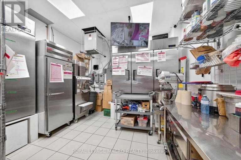 D9 - 380 DUNDAS STREET E, Oakville (WC Wedgewood Creek), Ontario, L6H6Z9