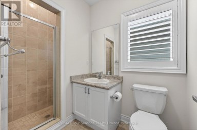 100 KARI CRESCENT Collingwood Ontario photo 16