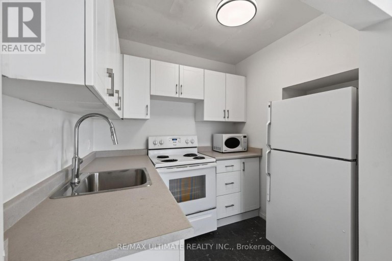 3 - 2360 QUEEN STREET E, Toronto (The Beaches), Ontario, M4E1H3