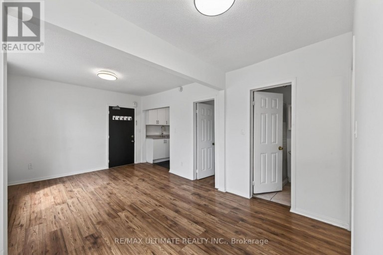 3 - 2360 QUEEN STREET E, Toronto (The Beaches), Ontario, M4E1H3