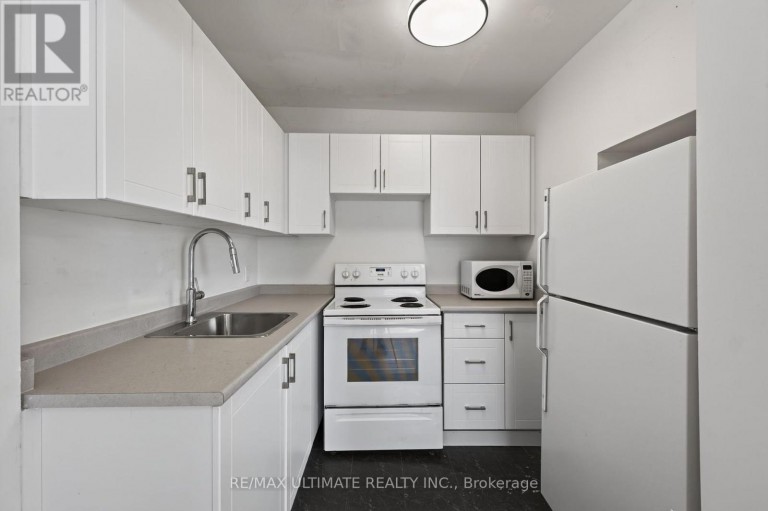 3 - 2360 QUEEN STREET E, Toronto (The Beaches), Ontario, M4E1H3
