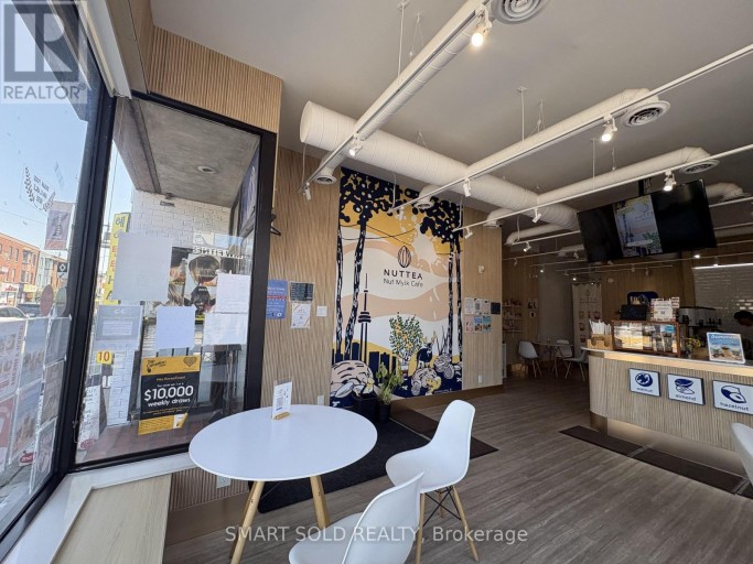637 BLOOR STREET W, Toronto (Palmerston-Little Italy), Ontario, M6G1K8