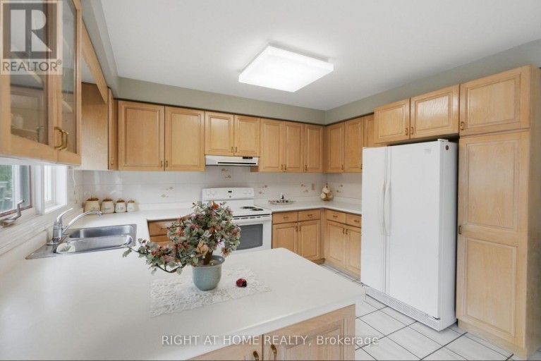39 DANTE COURT, Vaughan (East Woodbridge), Ontario, L4L7V5