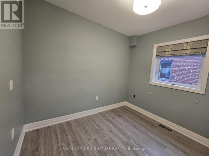 UPPER - 141 PHILLIP AVENUE, Toronto (Birchcliffe-Cliffside), Ontario, M1N3R6