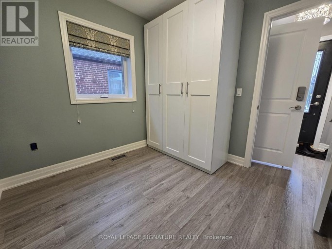 UPPER - 141 PHILLIP AVENUE, Toronto (Birchcliffe-Cliffside), Ontario, M1N3R6