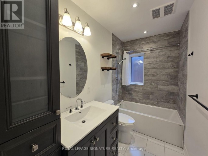 UPPER - 141 PHILLIP AVENUE, Toronto (Birchcliffe-Cliffside), Ontario, M1N3R6