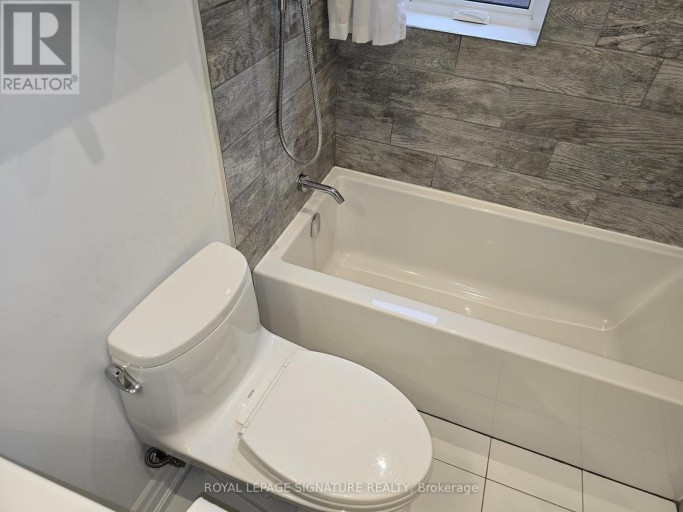 UPPER - 141 PHILLIP AVENUE, Toronto (Birchcliffe-Cliffside), Ontario, M1N3R6