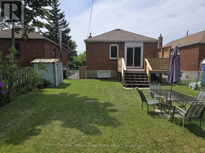 UPPER - 141 PHILLIP AVENUE, Toronto (Birchcliffe-Cliffside), Ontario, M1N3R6