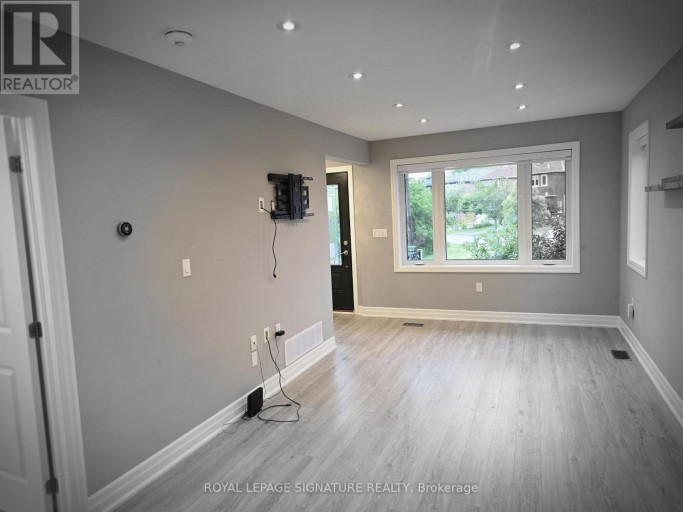 UPPER - 141 PHILLIP AVENUE, Toronto (Birchcliffe-Cliffside), Ontario, M1N3R6