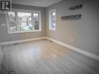 UPPER - 141 PHILLIP AVENUE Toronto (Birchcliffe-Cliffside) Ontario photo 5