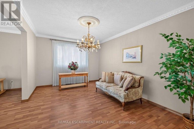 39 ALGONQUIN COURT, Hamilton (King's Forest Upper), Ontario, L8T4T2