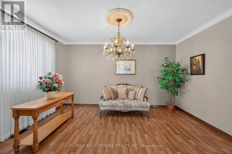 39 ALGONQUIN COURT, Hamilton (King's Forest Upper), Ontario, L8T4T2