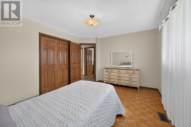 39 ALGONQUIN COURT, Hamilton (King's Forest Upper), Ontario, L8T4T2