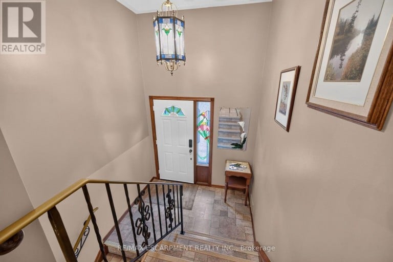 39 ALGONQUIN COURT, Hamilton (King's Forest Upper), Ontario, L8T4T2