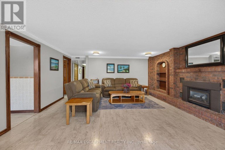 39 ALGONQUIN COURT, Hamilton (King's Forest Upper), Ontario, L8T4T2