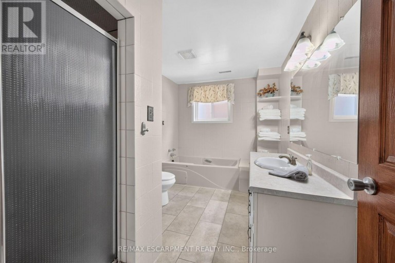 39 ALGONQUIN COURT, Hamilton (King's Forest Upper), Ontario, L8T4T2