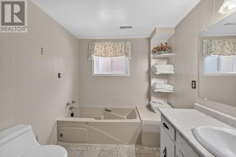 39 ALGONQUIN COURT, Hamilton (King's Forest Upper), Ontario, L8T4T2