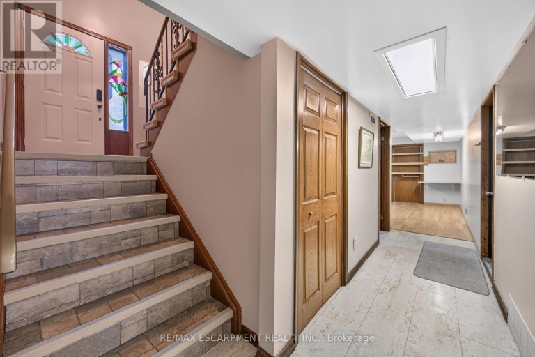 39 ALGONQUIN COURT, Hamilton (King's Forest Upper), Ontario, L8T4T2
