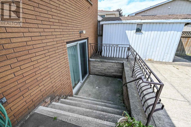 39 ALGONQUIN COURT, Hamilton (King's Forest Upper), Ontario, L8T4T2