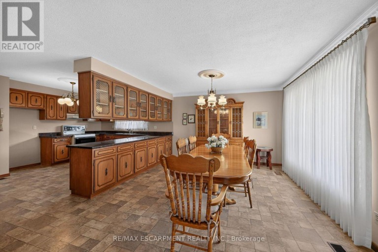 39 ALGONQUIN COURT, Hamilton (King's Forest Upper), Ontario, L8T4T2