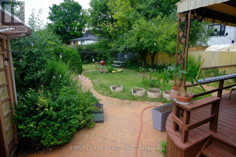64 GROVE PARK CRESCENT, Toronto (Don Valley Village), Ontario, M2J2C8