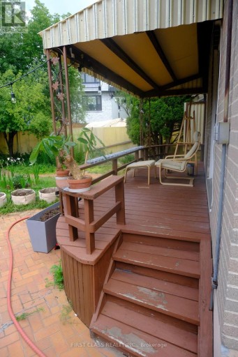 64 GROVE PARK CRESCENT, Toronto (Don Valley Village), Ontario, M2J2C8