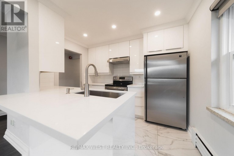 7 - 237 MELROSE STREET, Toronto (Mimico), Ontario, M8Y1B8