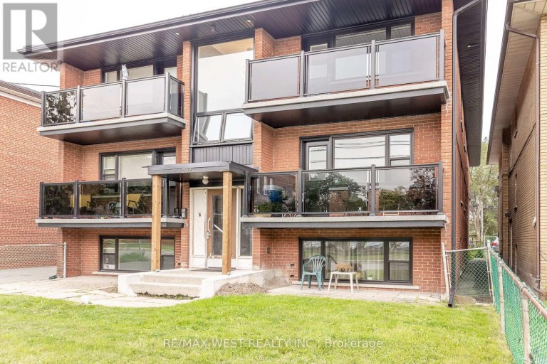 7 - 237 MELROSE STREET, Toronto (Mimico), Ontario, M8Y1B8