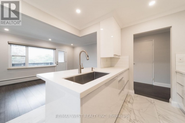 7 - 237 MELROSE STREET, Toronto (Mimico), Ontario, M8Y1B8