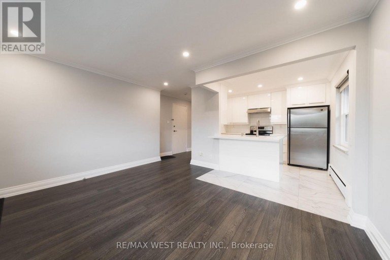 7 - 237 MELROSE STREET, Toronto (Mimico), Ontario, M8Y1B8