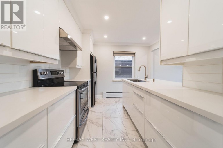 7 - 237 MELROSE STREET, Toronto (Mimico), Ontario, M8Y1B8