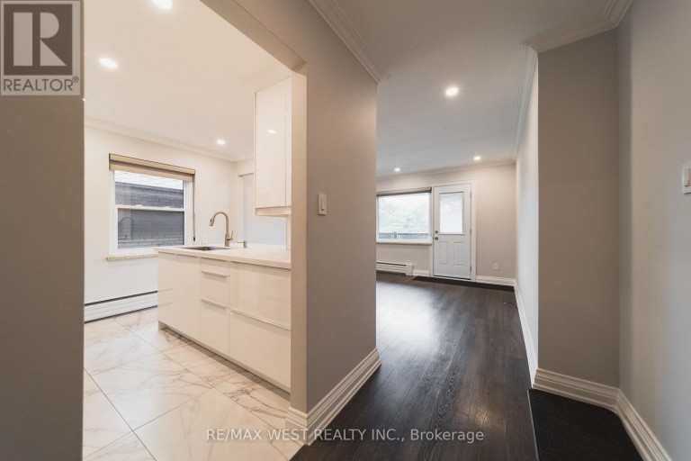 7 - 237 MELROSE STREET, Toronto (Mimico), Ontario, M8Y1B8