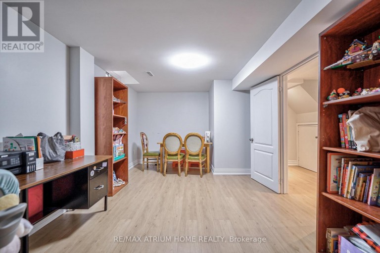 61 TROTHEN CIRCLE, Markham (Markham Village), Ontario, L3P4H3