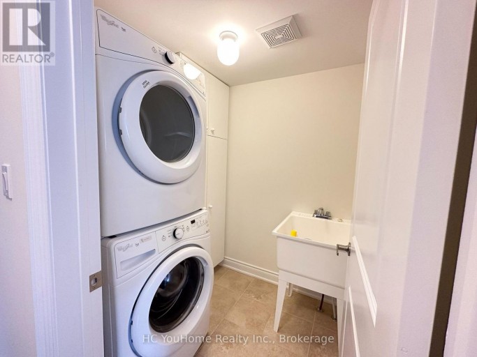 2097 QUEENSBOROUGH GATE, Mississauga (Central Erin Mills), Ontario, L5M0X9