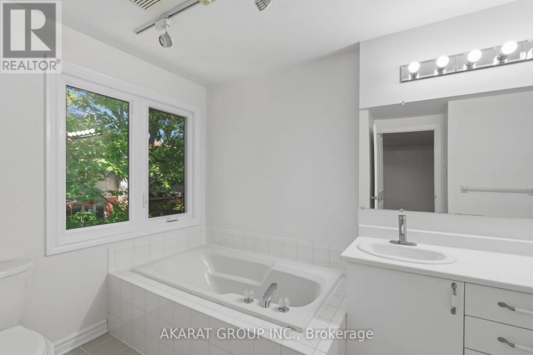 9 - 70 SUNNYSIDE DRIVE, London North (North G), Ontario, N5X3W4