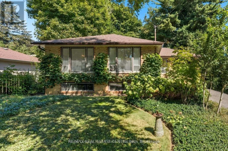 UPPER - 1229 WELWYN DRIVE, Mississauga (Clarkson), Ontario, L5J3J5