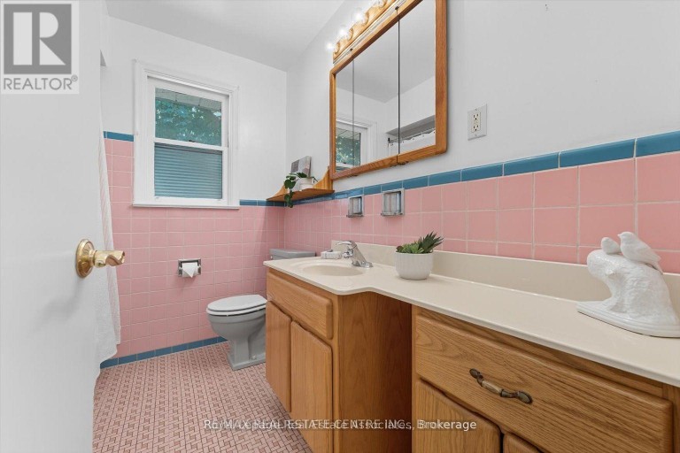 UPPER - 1229 WELWYN DRIVE, Mississauga (Clarkson), Ontario, L5J3J5