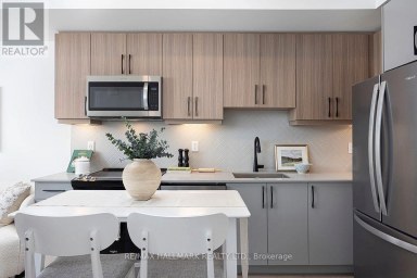 6 - 15 BRENTHALL AVENUE Toronto (Newtonbrook West) Ontario photo 4