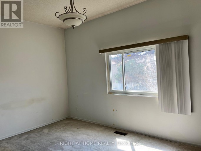 70 CARISBROOKE COURT, Brampton (Central Park), Ontario, L6S3K1