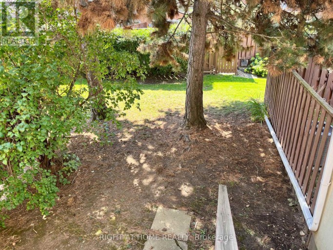 70 CARISBROOKE COURT, Brampton (Central Park), Ontario, L6S3K1