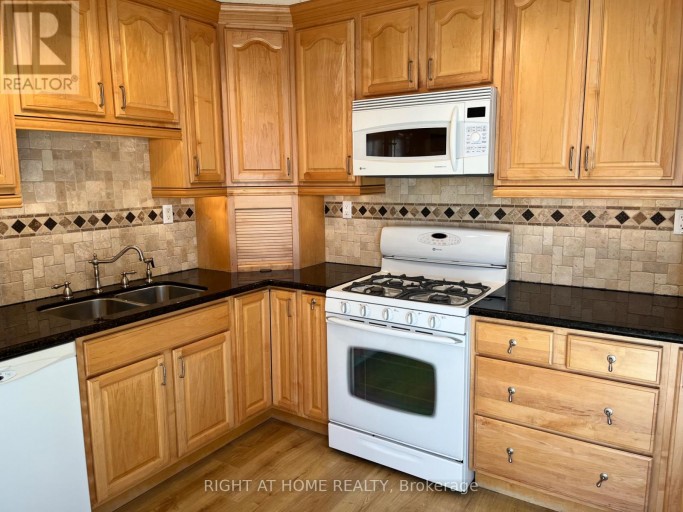 70 CARISBROOKE COURT, Brampton (Central Park), Ontario, L6S3K1