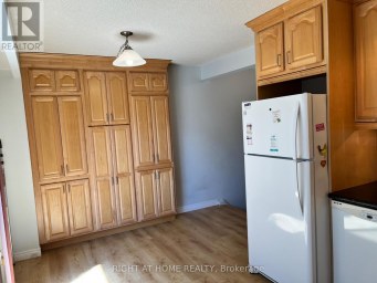 70 CARISBROOKE COURT Brampton (Central Park) Ontario photo 4