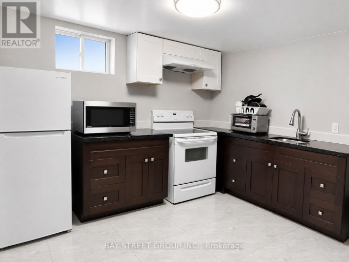 MAIN AND LOWER - 33 DALTON ROAD, Toronto (Annex), Ontario, M5R2Y8