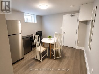 MAIN AND LOWER - 33 DALTON ROAD Toronto (Annex) Ontario photo 19
