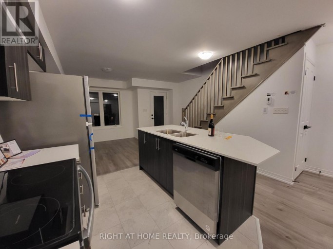 23 FAIRLANE AVENUE, Barrie (Painswick South), Ontario, L9J0N1