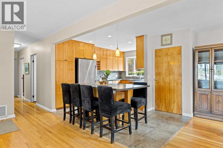 30 Gateway Drive SW, Calgary, Alberta, T3E4J7
