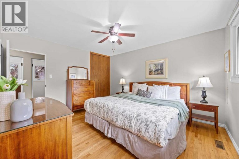 30 Gateway Drive SW, Calgary, Alberta, T3E4J7